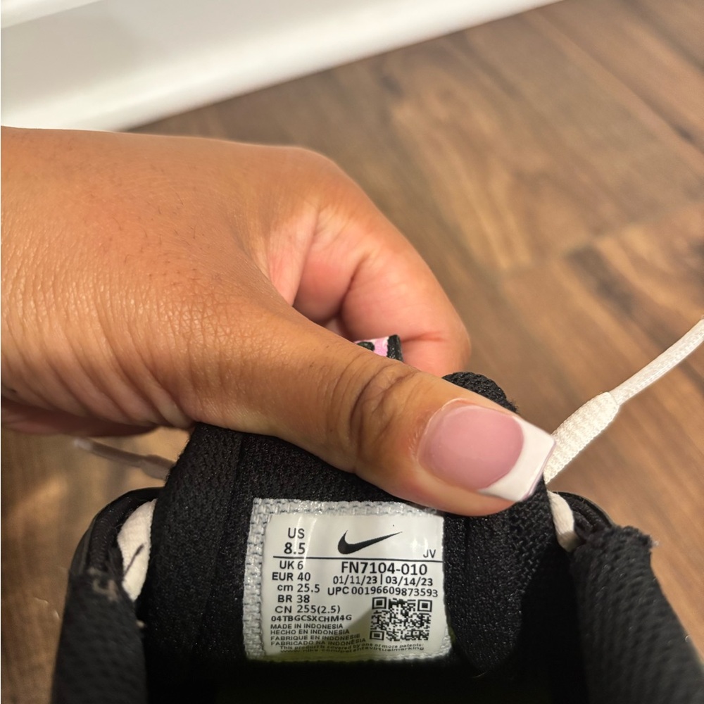 Women’s Nike shoes - Picture 2 of 7